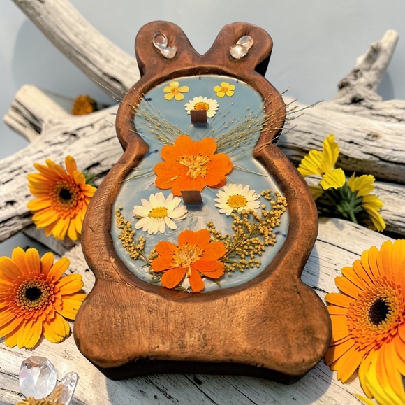 Hand Crafted , Wicked Worthy Wax, Bunny Hop wooden bowl candle - Picture 2 of 4